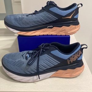 Hoka. Arahi 3. Size 9. Running shoes.